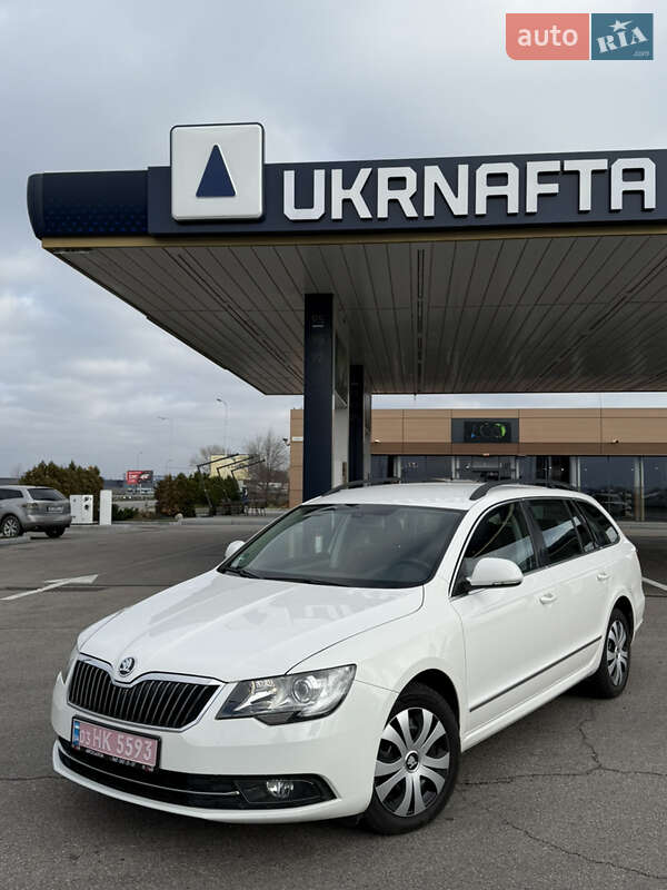 Універсал Skoda Superb 2014 в Дніпрі