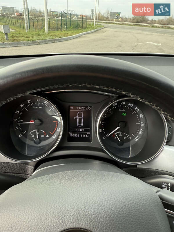 Універсал Skoda Superb 2014 в Дніпрі