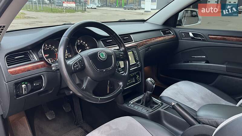 Лифтбек Skoda Superb 2012 в Николаеве