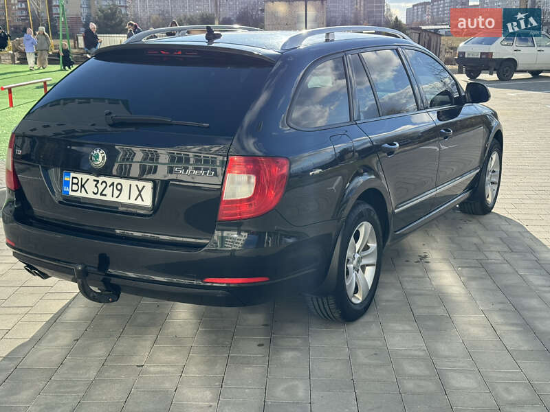Универсал Skoda Superb 2012 в Вараше фото 31 Универсал Skoda Superb 2012 в Вараше