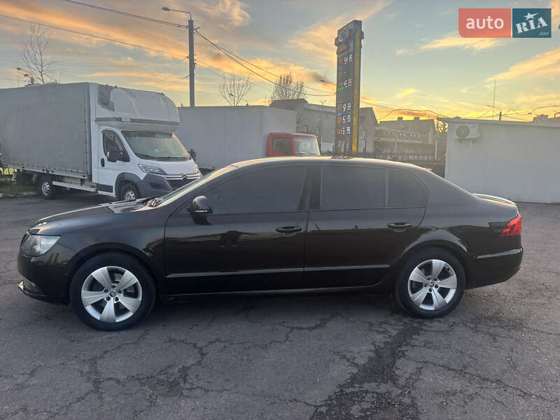 Ліфтбек Skoda Superb 2013 в Львові