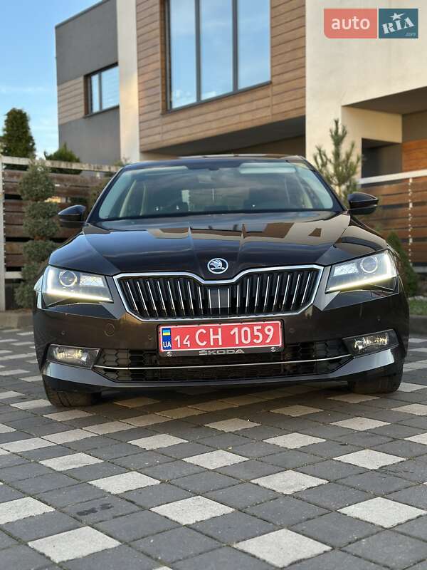 Ліфтбек Skoda Superb 2018 в Стрию