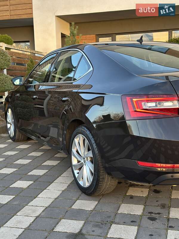 Ліфтбек Skoda Superb 2018 в Стрию