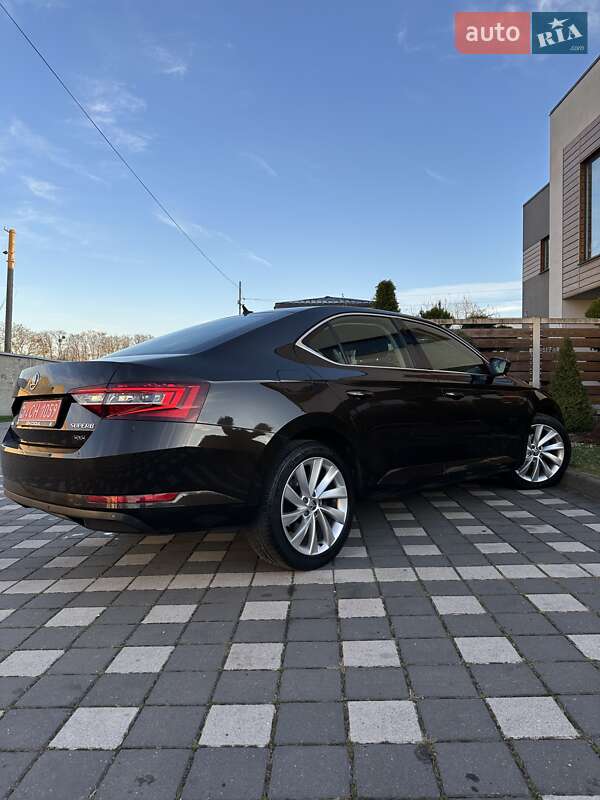 Ліфтбек Skoda Superb 2018 в Стрию
