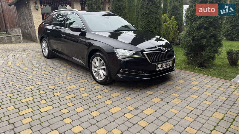 Универсал Skoda Superb 2022 в Сваляве