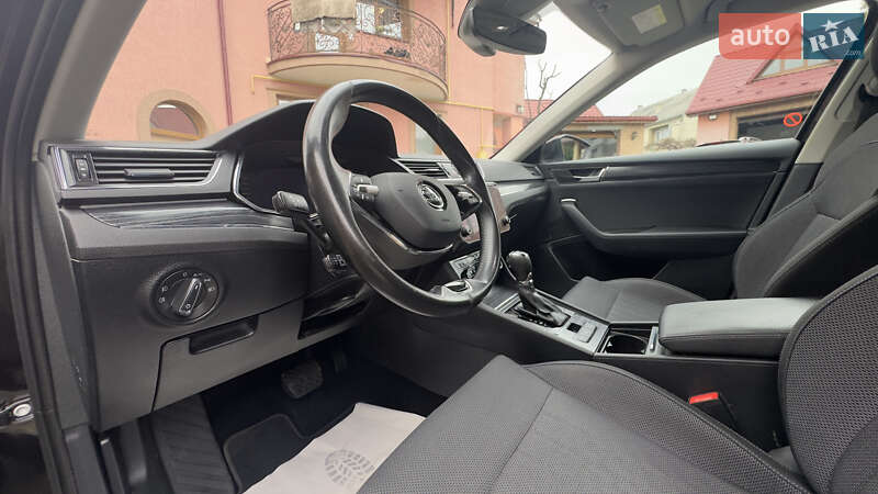 Универсал Skoda Superb 2022 в Сваляве