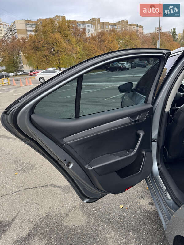 Лифтбек Skoda Superb 2016 в Киеве