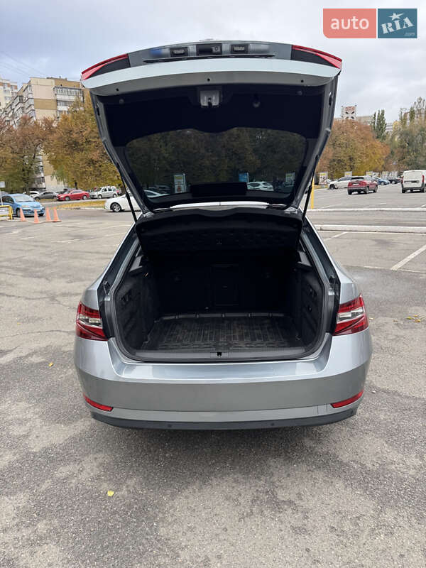 Лифтбек Skoda Superb 2016 в Киеве