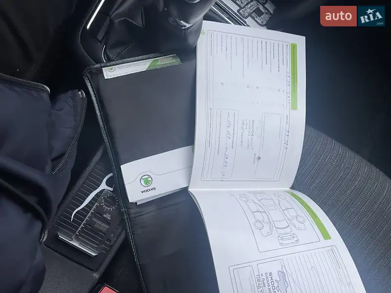 Лифтбек Skoda Superb 2014 в Львове документ
