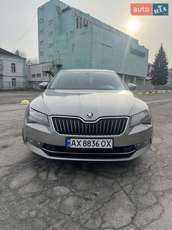 Лифтбек Skoda Superb 2016 в Харькове
