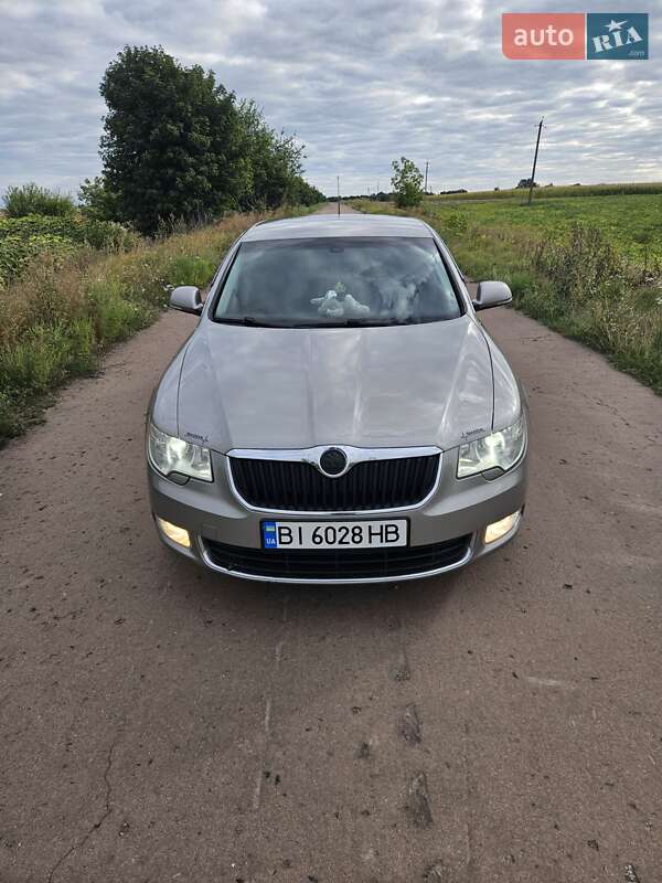 Лифтбек Skoda Superb 2008 в Гадяче