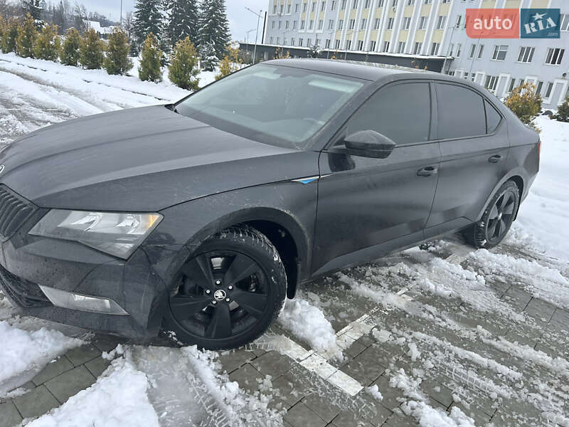 Лифтбек Skoda Superb 2016 в Мостиске