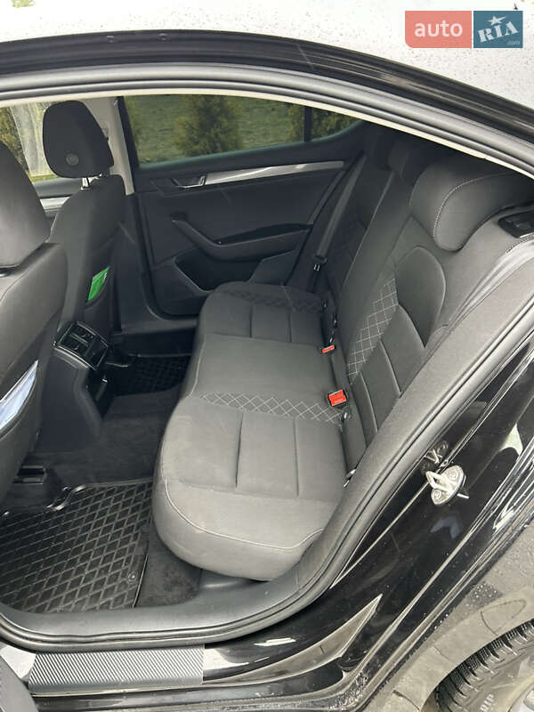 Лифтбек Skoda Superb 2016 в Мостиске