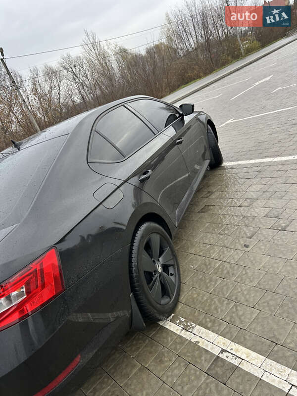 Лифтбек Skoda Superb 2016 в Мостиске