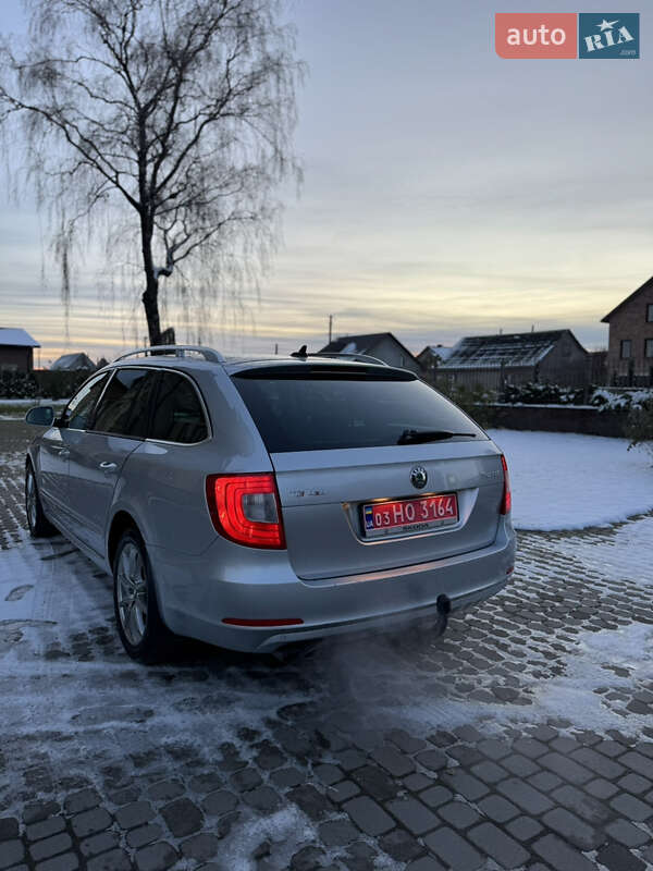 Универсал Skoda Superb 2011 в Почаеве