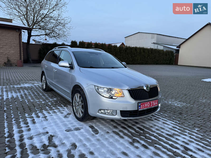 Универсал Skoda Superb 2011 в Почаеве
