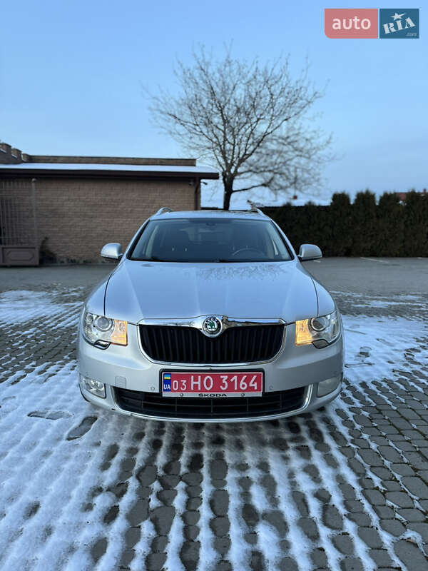 Универсал Skoda Superb 2011 в Почаеве