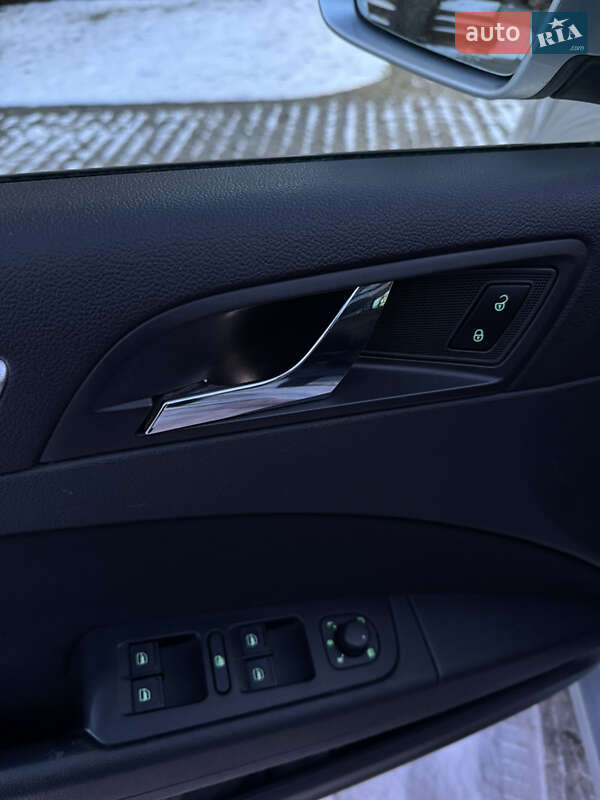 Универсал Skoda Superb 2011 в Почаеве