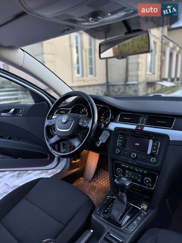 Универсал Skoda Superb 2011 в Почаеве