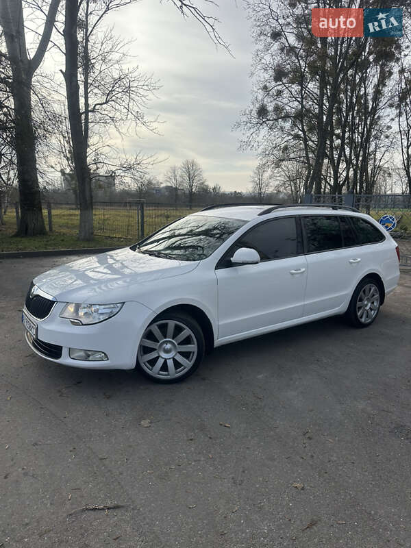 Універсал Skoda Superb 2011 в Харкові