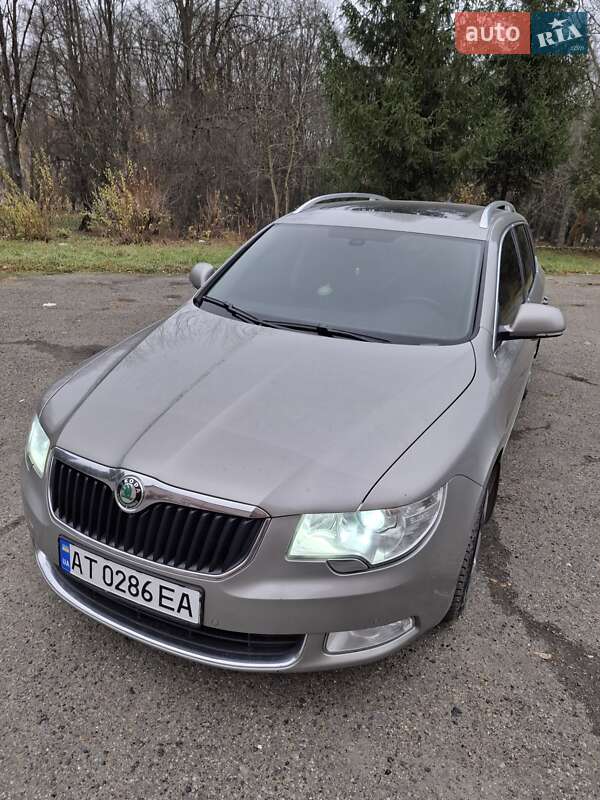 Универсал Skoda Superb 2011 в Бурштыне