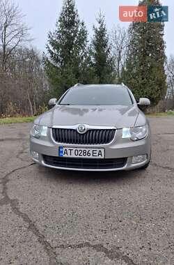 Универсал Skoda Superb 2011 в Бурштыне
