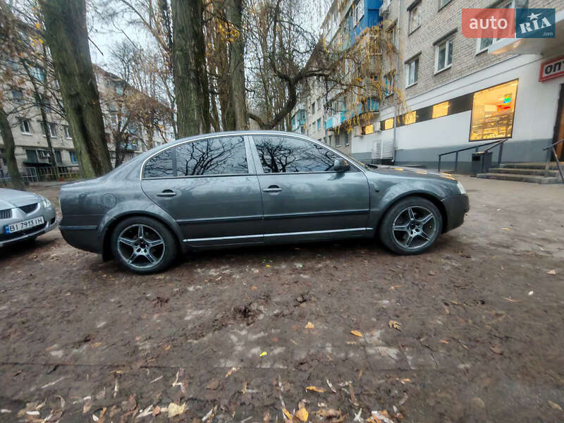 Лифтбек Skoda Superb 2003 в Кременчуге