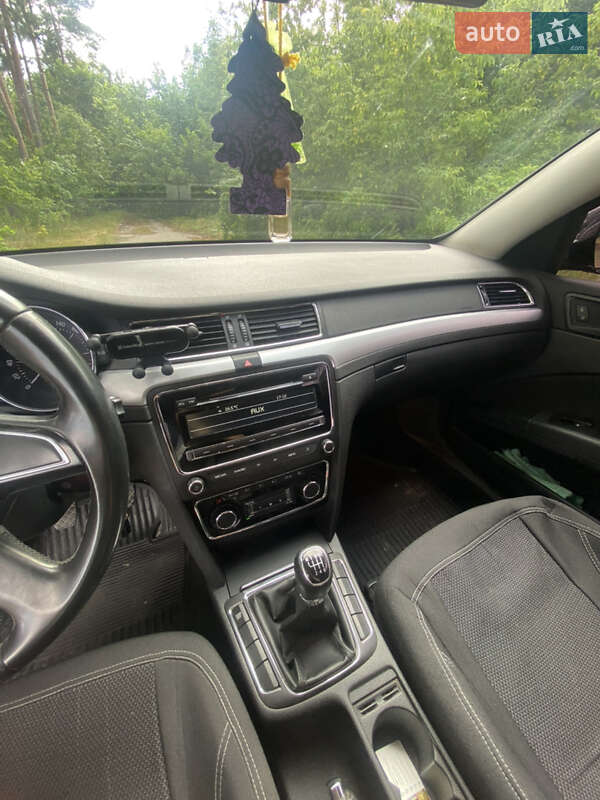 Лифтбек Skoda Superb 2013 в Мироновке