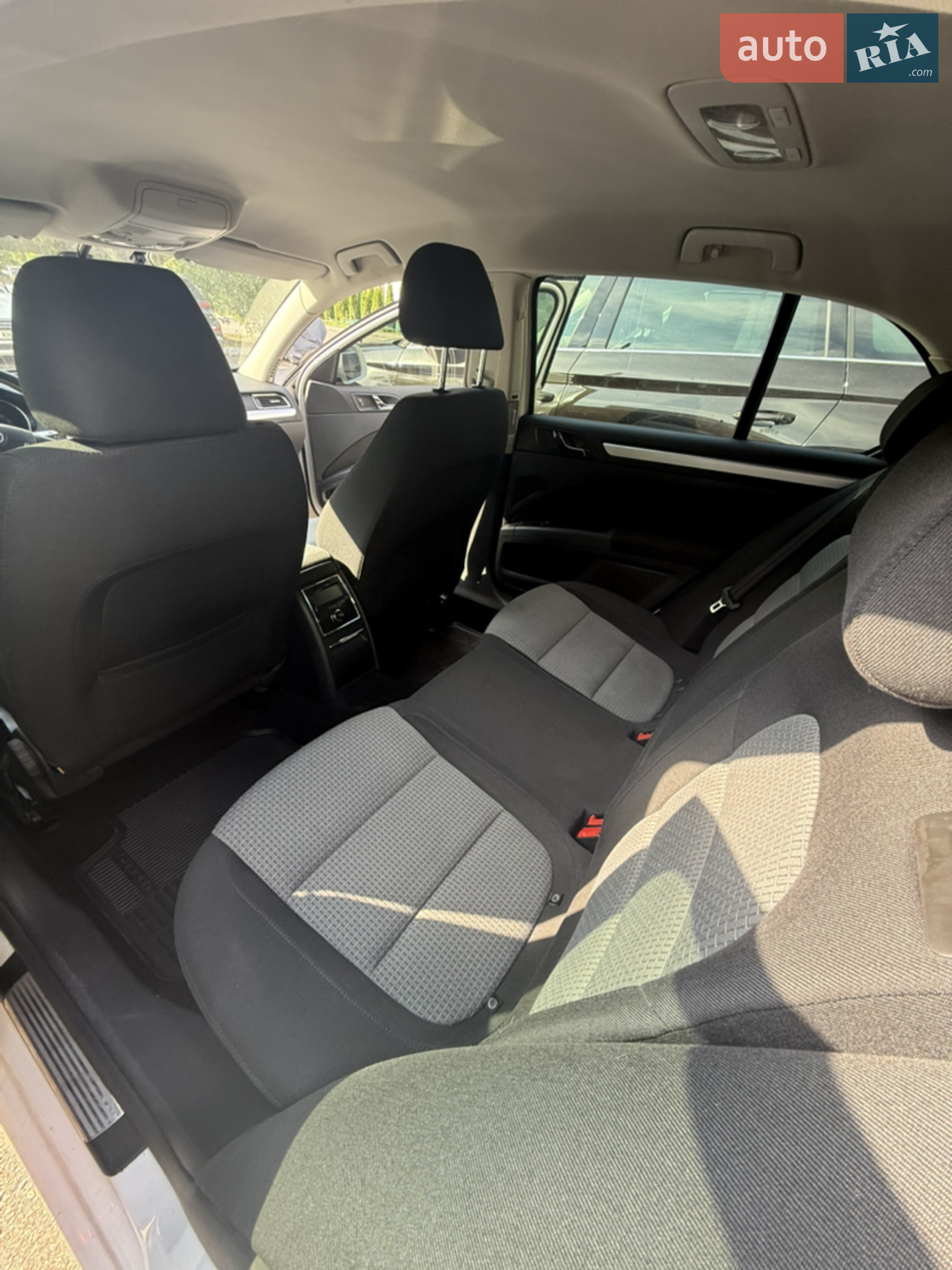 2012 Skoda Superb - мініатюра 8