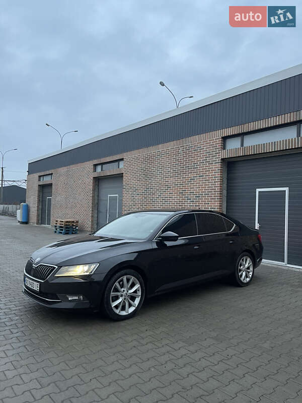 Лифтбек Skoda Superb 2015 в Ужгороде