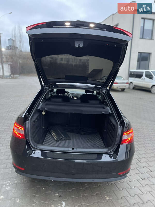 Лифтбек Skoda Superb 2015 в Ужгороде