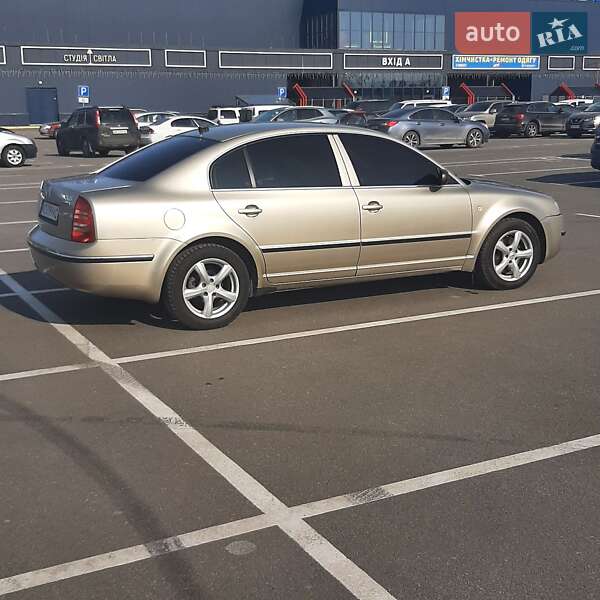 Лифтбек Skoda Superb 2005 в Днепре