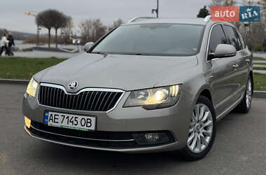 Універсал Skoda Superb 2013 в Дніпрі