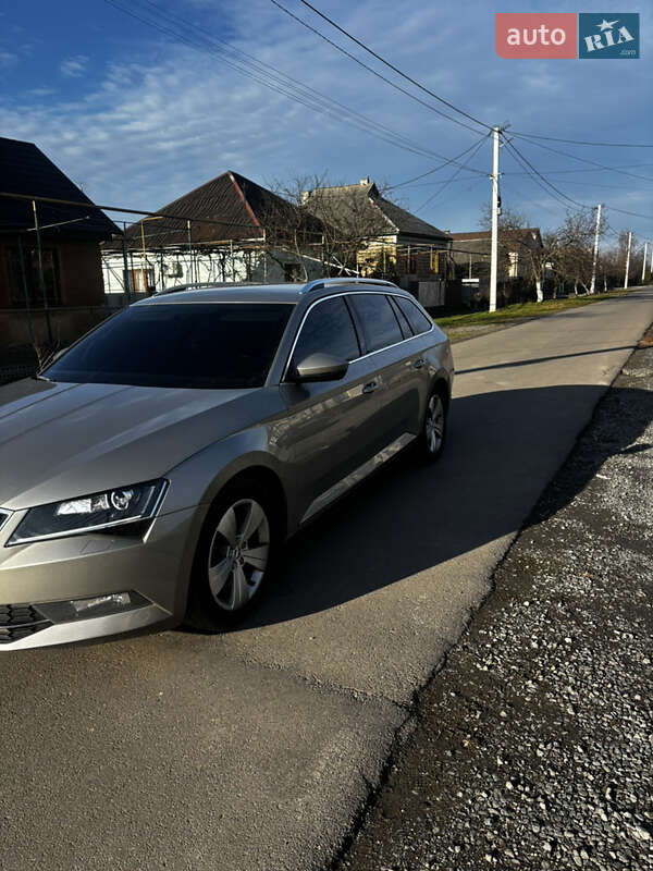 Универсал Skoda Superb 2015 в Ужгороде