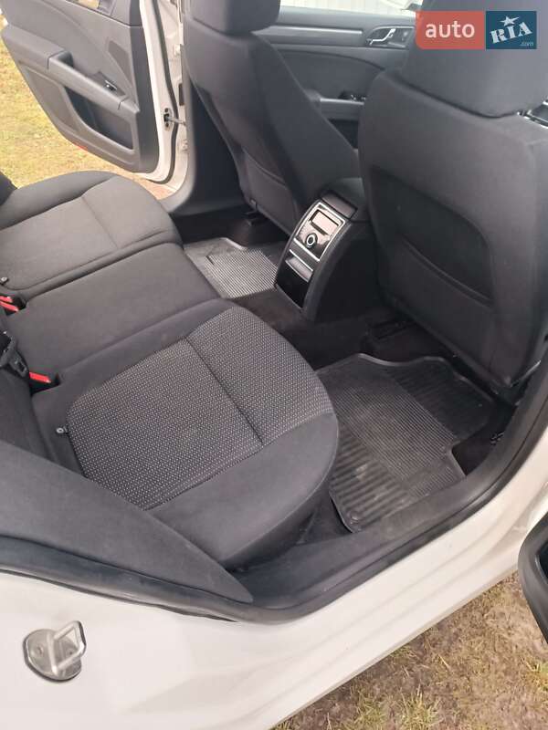 Универсал Skoda Superb 2011 в Сарнах