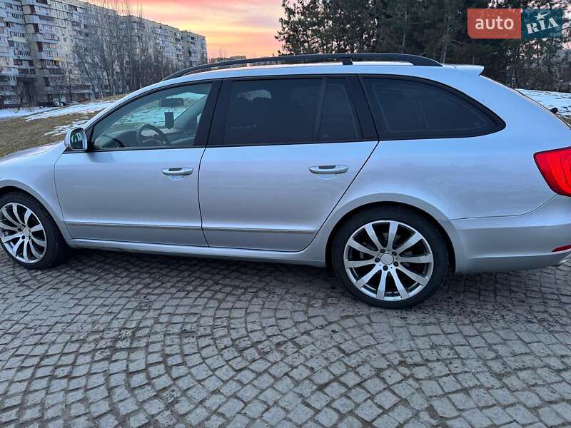 Універсал Skoda Superb 2011 в Дніпрі