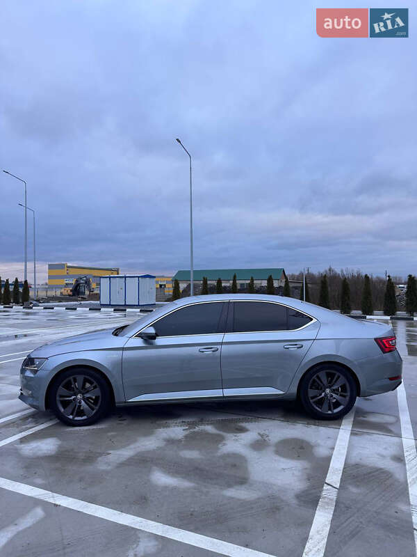 Лифтбек Skoda Superb 2019 в Звягеле
