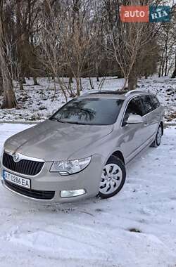 Универсал Skoda Superb 2011 в Бурштыне