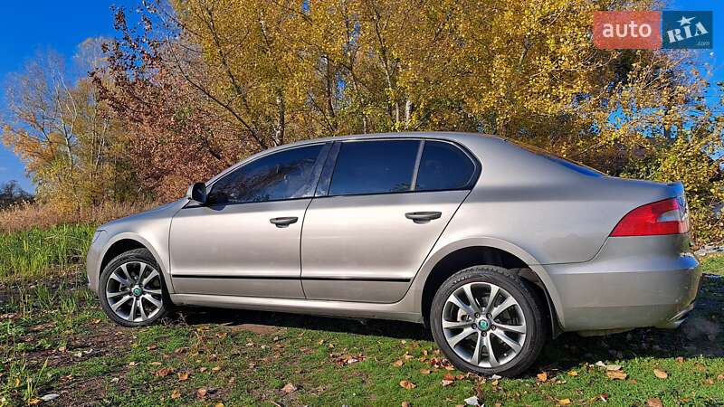 Лифтбек Skoda Superb 2010 в Днепре