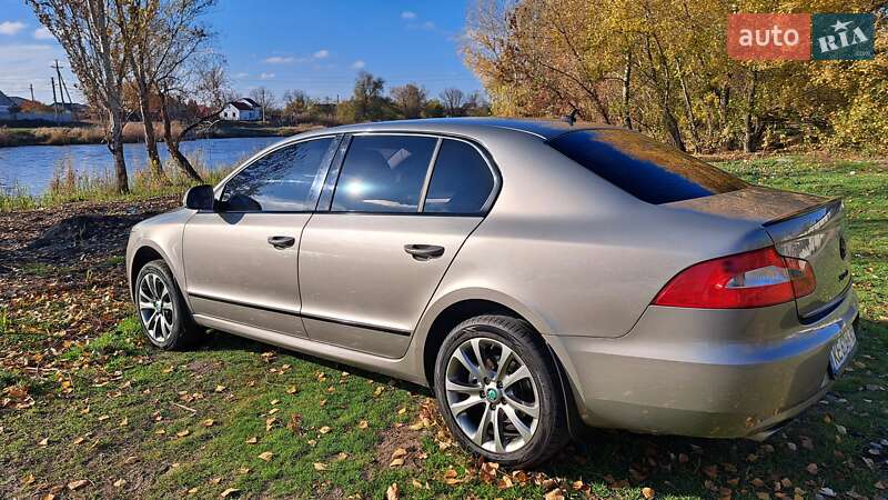 Лифтбек Skoda Superb 2010 в Днепре