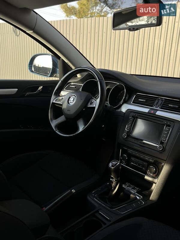 Лифтбек Skoda Superb 2014 в Смыге