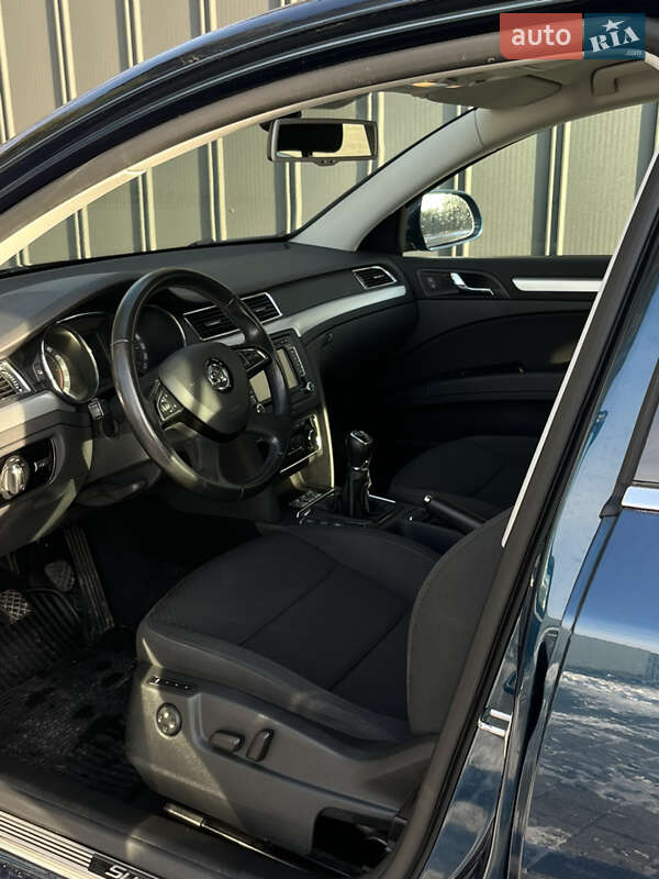 Лифтбек Skoda Superb 2014 в Смыге