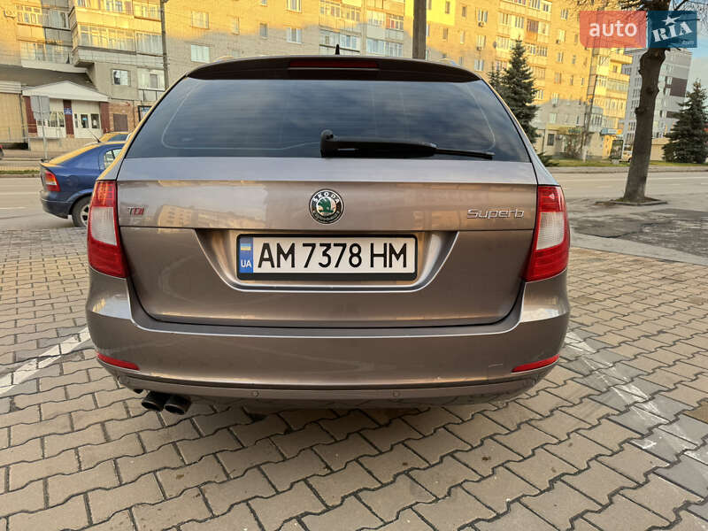 Універсал Skoda Superb 2010 в Звягелі