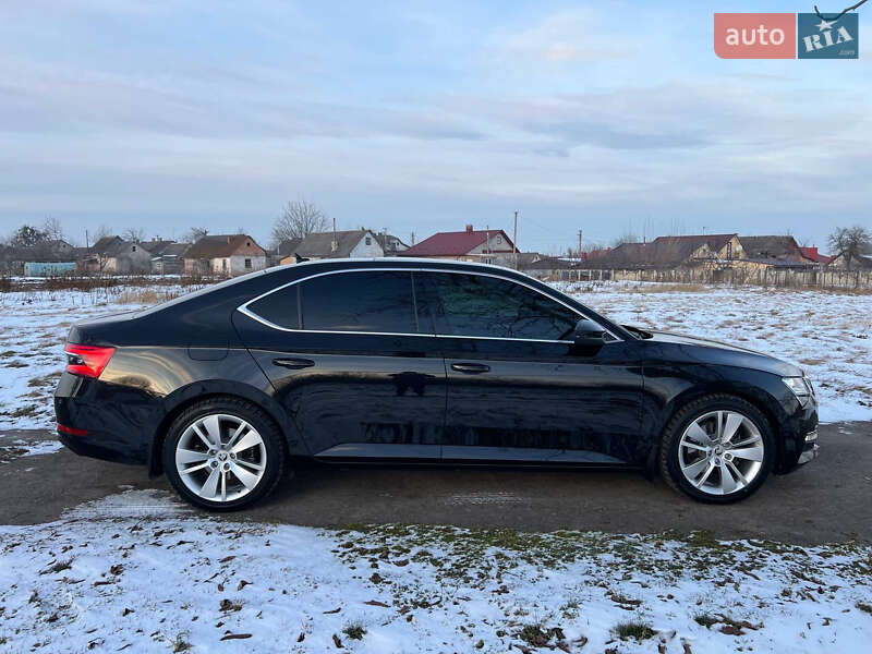 Лифтбек Skoda Superb 2022 в Ровно