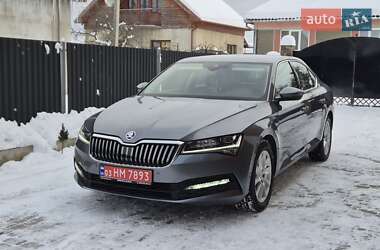 Лифтбек Skoda Superb 2022 в Сваляве