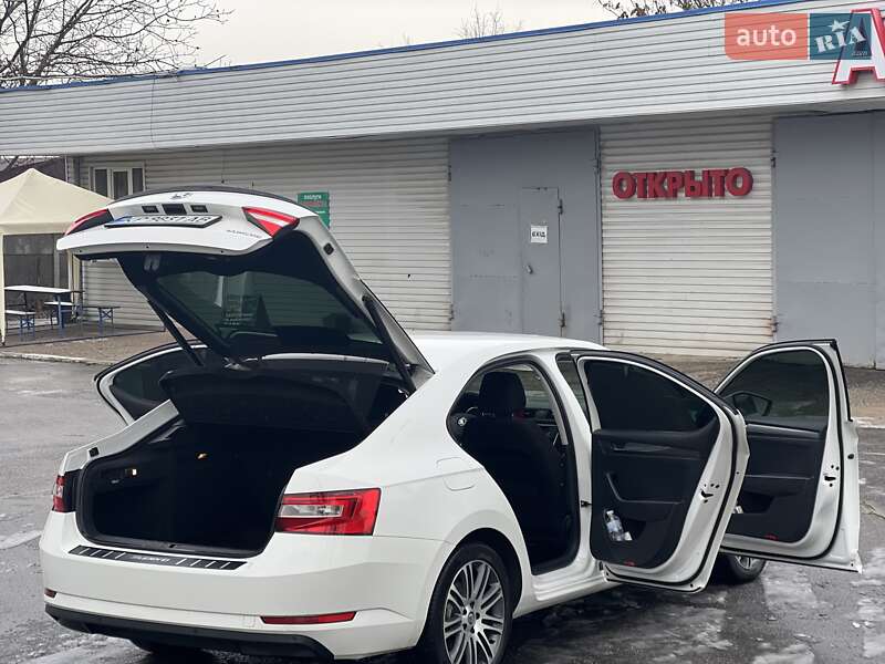 Лифтбек Skoda Superb 2015 в Запорожье