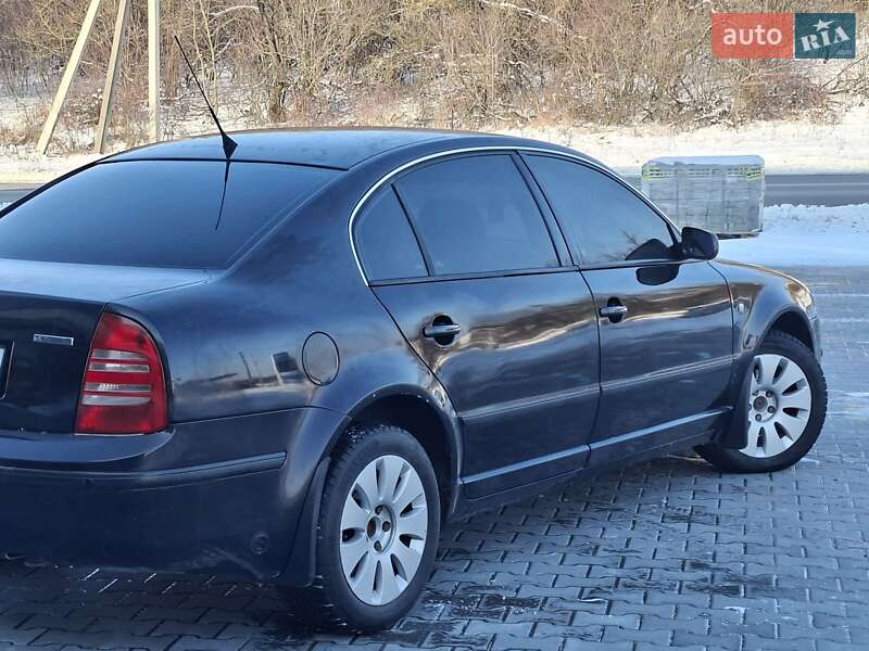 Лифтбек Skoda Superb 2005 в Черновцах