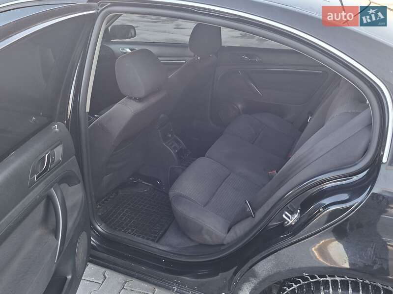 Лифтбек Skoda Superb 2005 в Черновцах