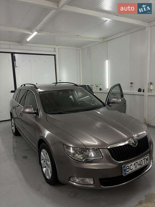 Универсал Skoda Superb 2010 в Жовкве
