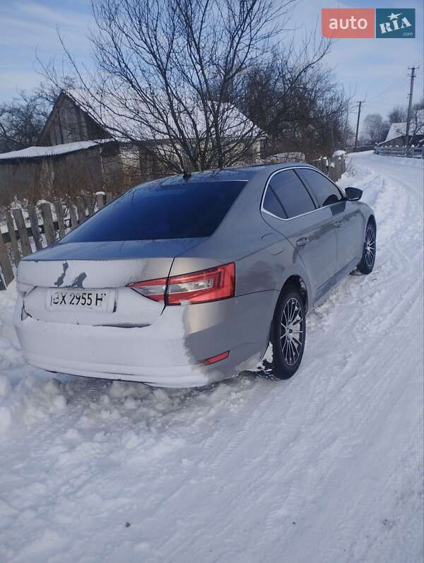 Лифтбек Skoda Superb 2016 в Изяславе